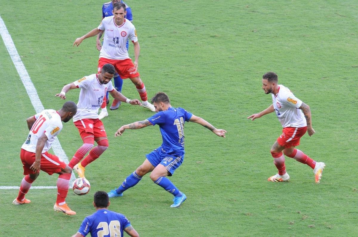 Fotos do empate por 0 a 0 entre Cruzeiro e Tombense, no Mineiro, em Belo Horizonte, pela sexta rodada do Campeonato Mineiro de 2021. Goleiro cruzeirense Fbio pegou um pnalti cobrado por Paulinho Dias e evitou o revs.