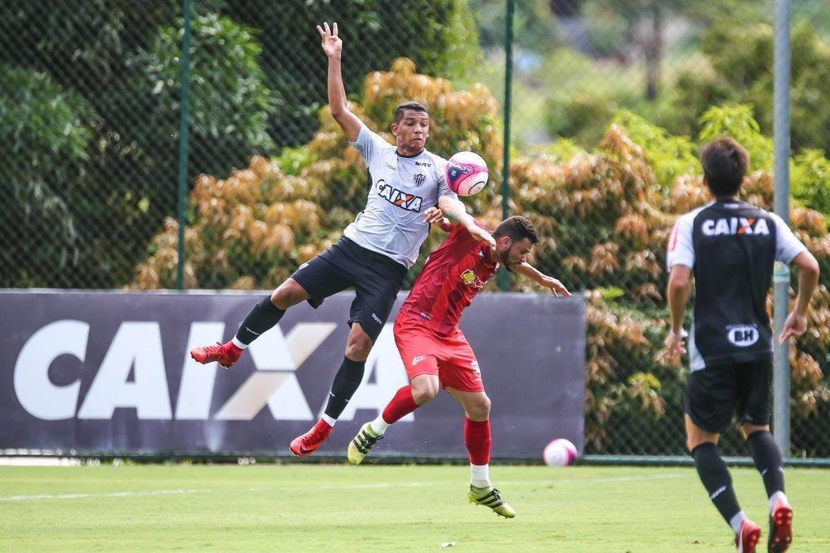 Imagens do jogo-treino do Atltico com o Guarani de Divinpolis