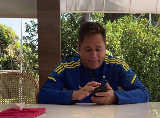 Cantor Leonardo apareceu com a camisa do Cruzeiro nas redes sociais