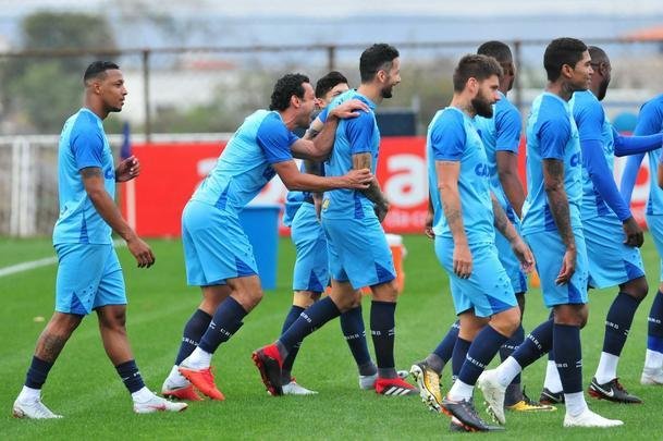 Cruzeiro iniciou preparao para clssico contra o Atltico com reservas em campo na Toca da Raposa II