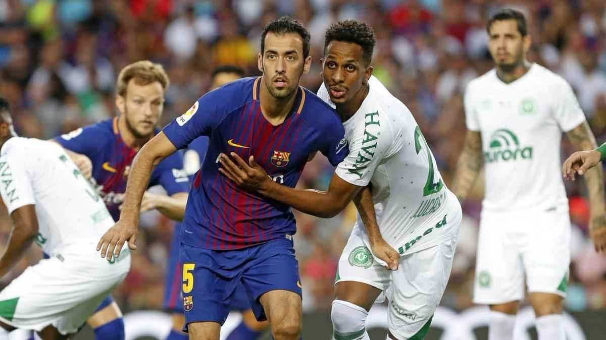 Duelo no Camp Nou marca o retorno do lateral Alan Ruschel aos gramados aps o acidente com o avio da Chape, em novembro de 2016