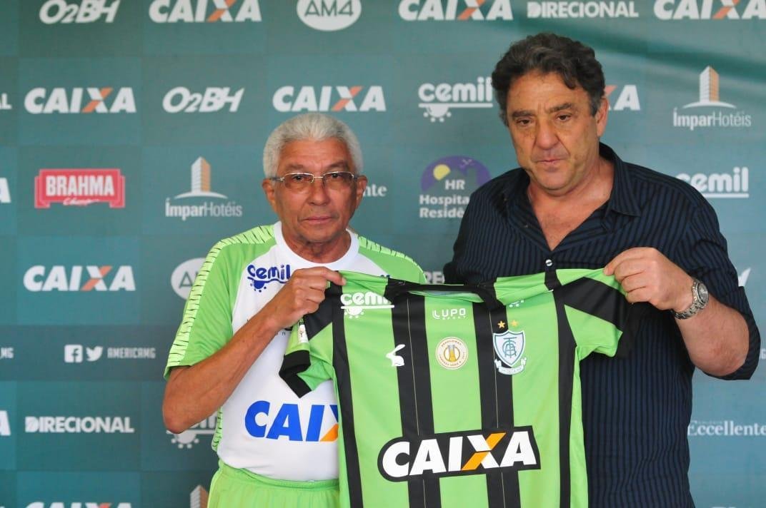Tcnico Givanildo Oliveira foi apresentado no CT Lanna Drumond pelo presidente Marcus Salum e comandou seu primeiro treino visando ao jogo de quinta-feira, contra o Internacional, em Porto Alegre