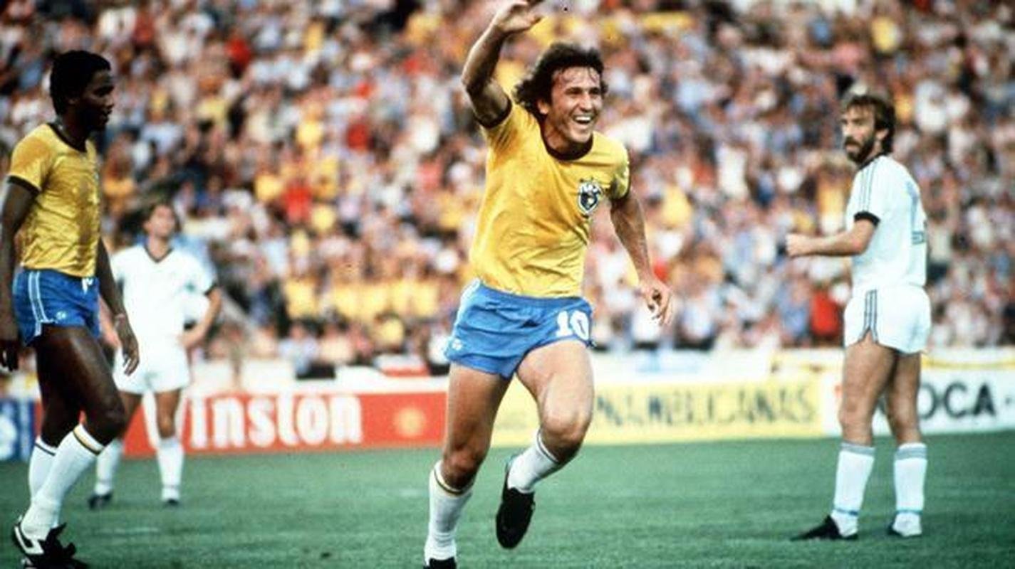 Zico (Brasil) - Camisa 10 da Seleo Brasileira nas Copas do Mundo de 1982 e 1986, Zico no conseguiu levantar a taa juntamente com gerao que marcou poca no futebol nacional. Em 1986, ficou marcado pelo pnalti perdido na eliminao para a Frana, nas quartas de final. O 'Galinho' tambm disputou a Copa de 1978, na Argentina 