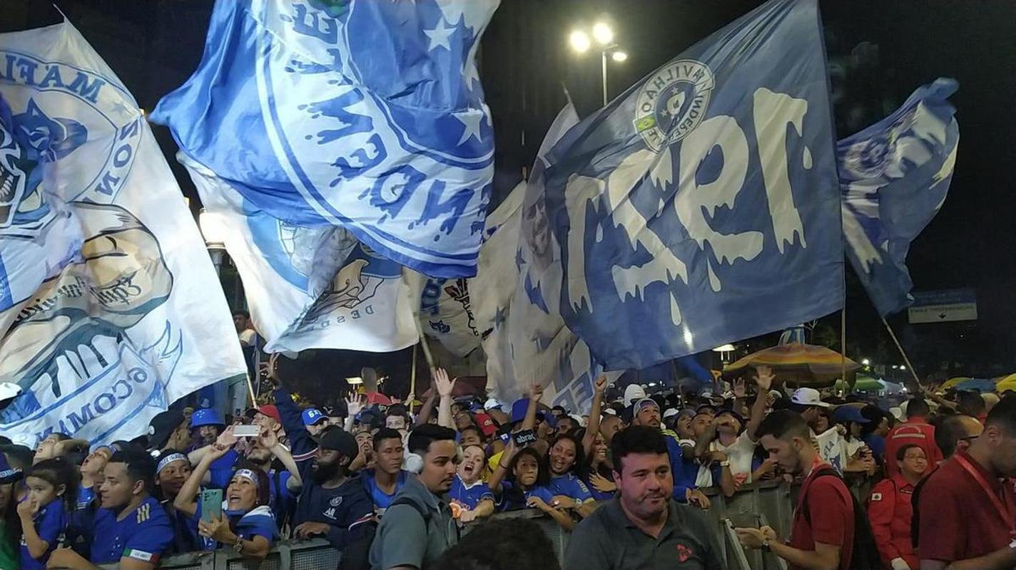 Festa do Cruzeiro na Praa 7 de Setembro, em Belo Horizonte, em comemorao ao acesso  Srie A do Campeonato Brasileiro de 2023