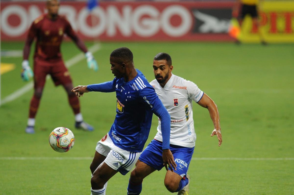 Fotos do jogo entre Cruzeiro e Paran Clube, no Mineiro, em Belo Horizonte, pela 19 rodada da Srie B do Campeonato Brasileiro