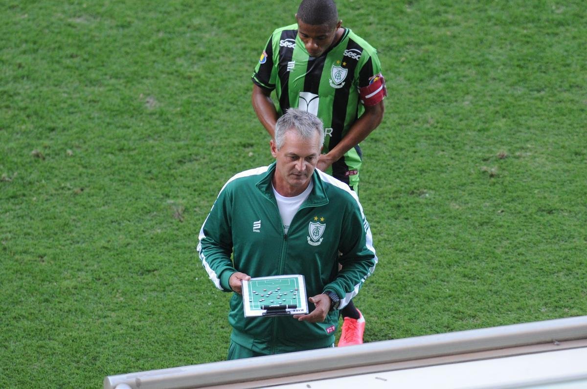 Amrica saiu na frente com gol contra marcado pelo zagueiro Luciano Castn, do CSA: 1 a 0