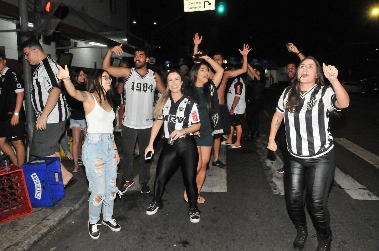 Torcedores do Galo comemoram classificao  final da Copa do Brasil no Bar do Salomo, tradicional reduto atleticano de Belo Horizonte