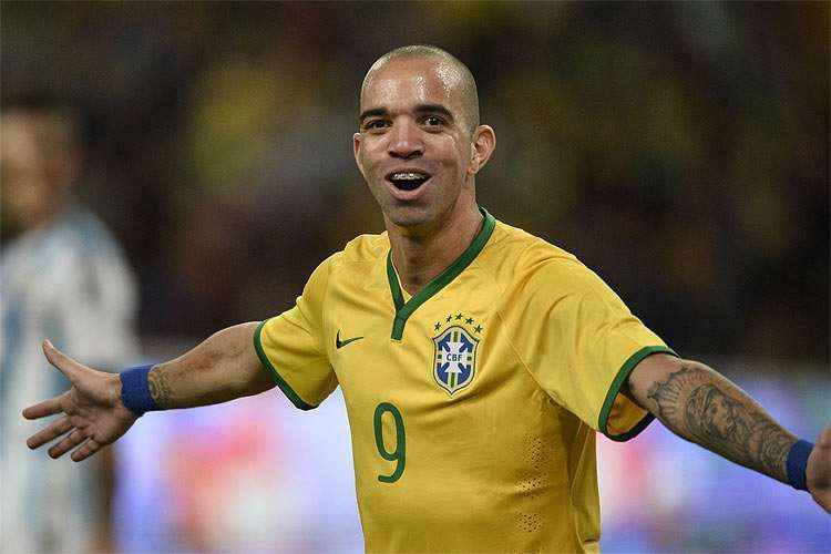 17 - Volta à Seleção Brasileira: Após quatro anos, Diego Tardelli foi lembrado novamente numa convocação da Seleção Brasileira. Em agosto de 2014, o atacante do Atlético entrou na lista do técnico Dunga para amistosos contra Colômbia e Equador.