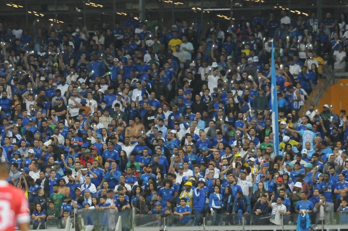 Torcedores do Cruzeiro no jogo com o Vila Nova, no Mineiro