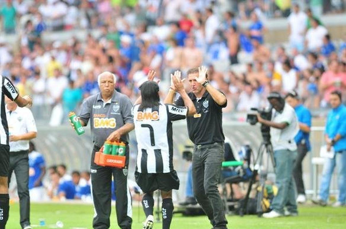 Fotos exclusivas do clssico entre Cruzeiro e Atltico na reabertura oficial do Mineiro