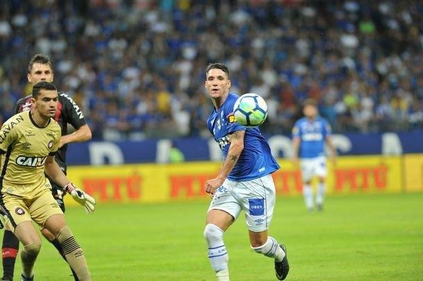 Lances do primeiro tempo do duelo entre Cruzeiro e Atltico, no Mineiro, pelas oitavas de final da Copa do Brasil