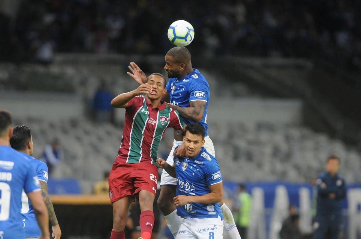 Cruzeiro voltou para o tudo ou nada no segundo tempo e chegou ao empate aos 13 minutos, com gol de cabea de Thiago Neves, aps assistncia de Ariel Cabral