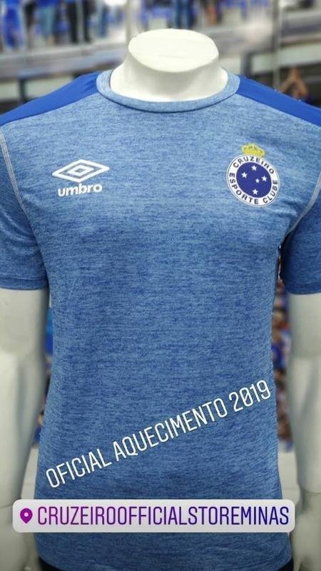 Camisa de aquecimento 2019 divulgada pelas lojas da rede Official Store