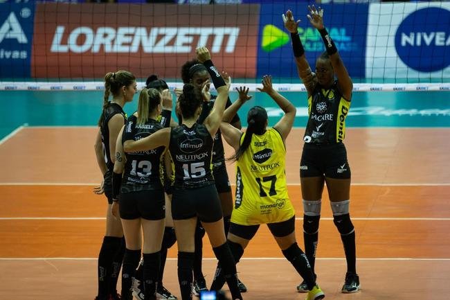 Minas venceu por 3 sets a 1 e saiu na frente do Praia na deciso da Superliga