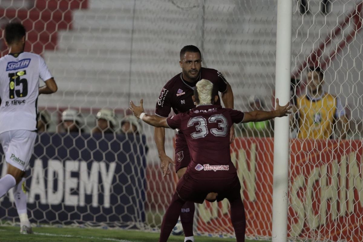 Náutico 2 x 0 Sport - A primeira vitória em clássicos em 2020 foi diante do arquirrival pela Copa do Nordeste. O triunfo contou com o destaque do meia Jean Carlos, aniversariante do dia, que deu uma assistência e marcou um gol.