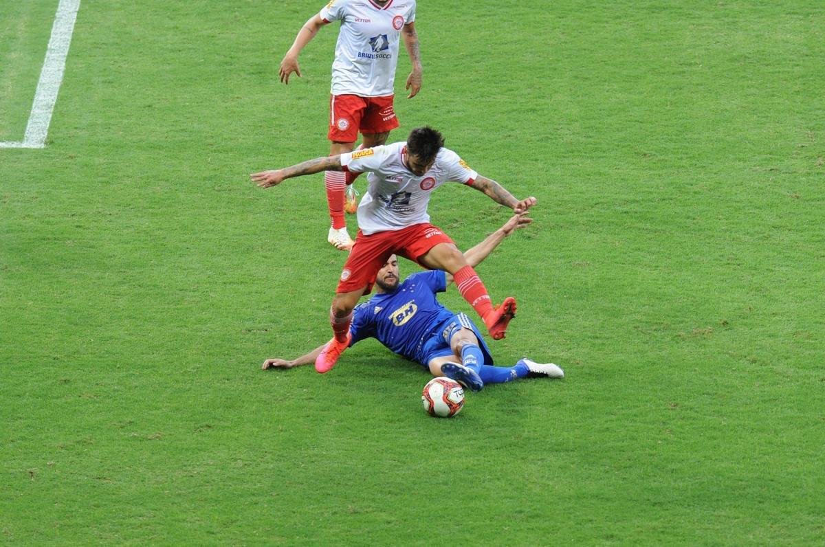 Fotos do empate por 0 a 0 entre Cruzeiro e Tombense, no Mineiro, em Belo Horizonte, pela sexta rodada do Campeonato Mineiro de 2021. Goleiro cruzeirense Fbio pegou um pnalti cobrado por Paulinho Dias e evitou o revs.