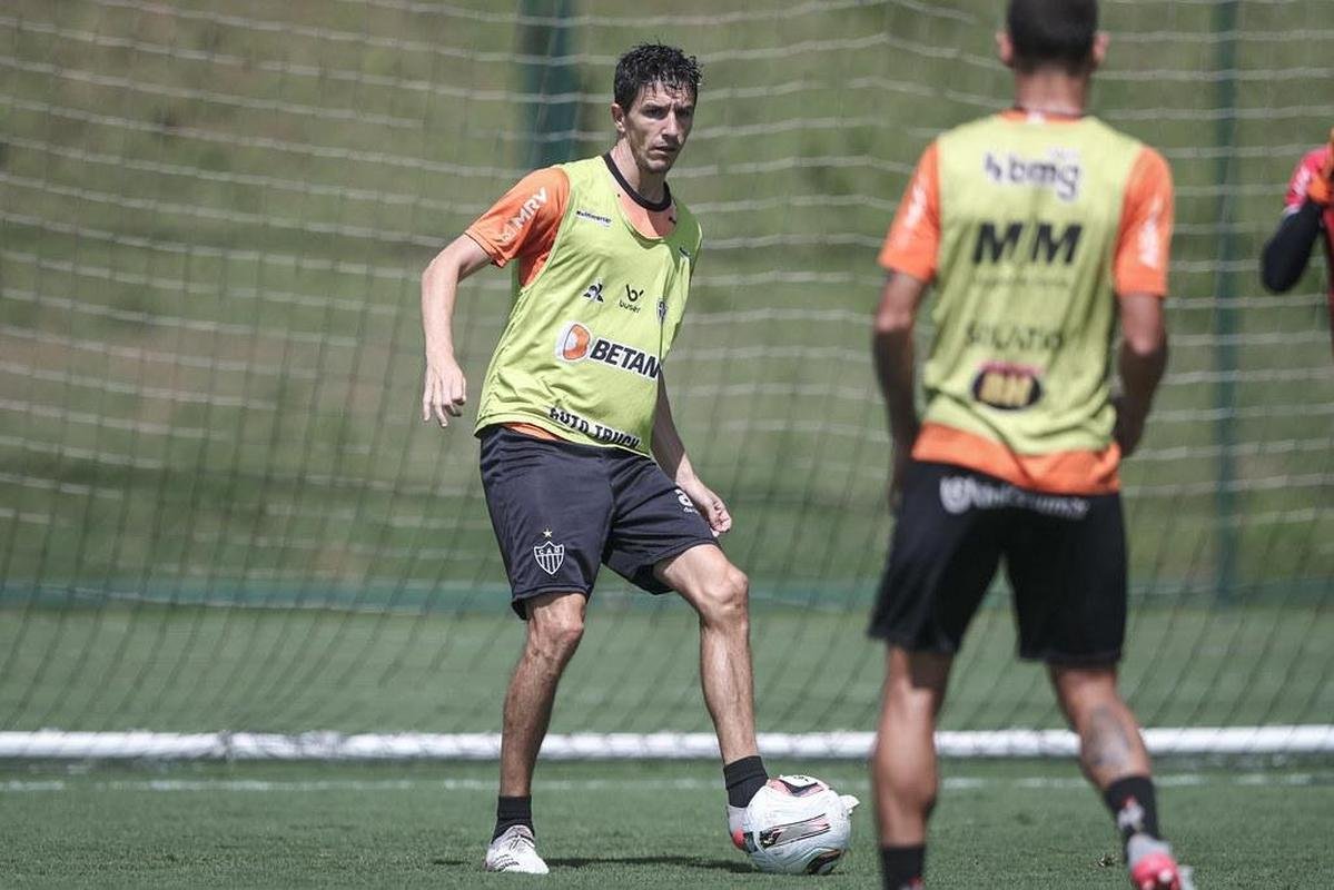 Comemorao pelo aniversrio do Galo e treino