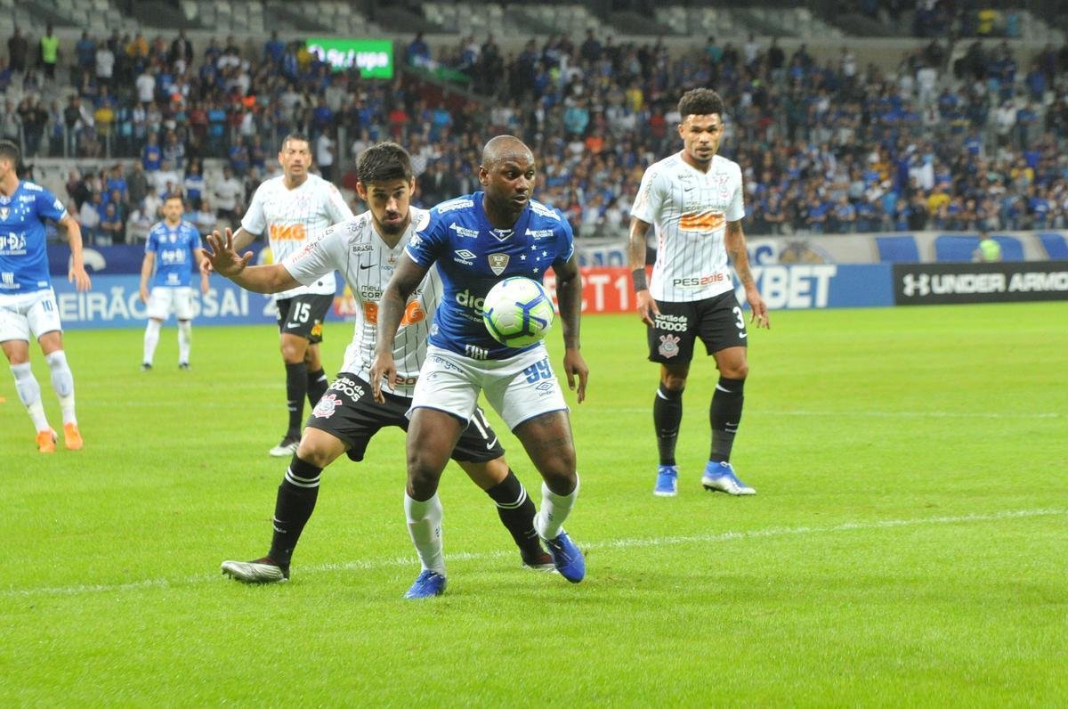 Fotos de Cruzeiro x Corinthians, no Mineiro, pela oitava rodada do Campeonato Brasileiro
