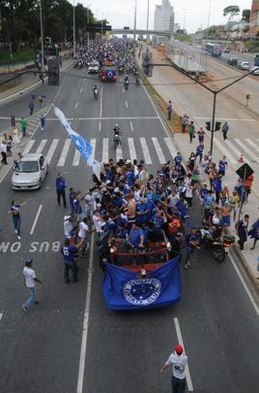 Campe�es brasileiros desfilaram em carro do Corpo de Bombeiros