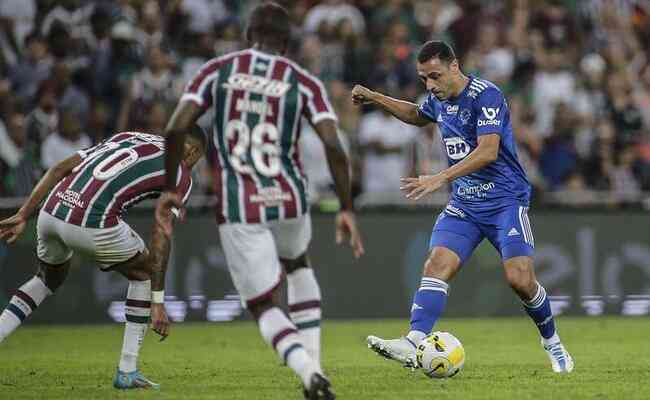 Rômulo valorizou a derrota do Cruzeiro por 2 a 1 para o Fluminense no Maracanã