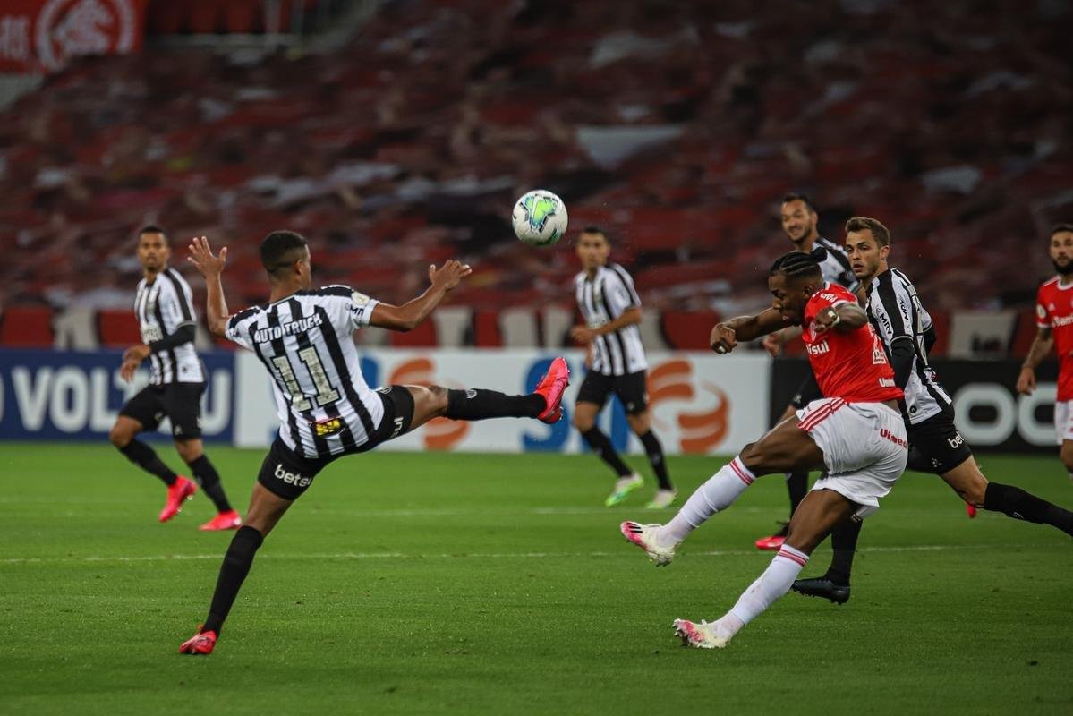 Fotos do duelo entre Internacional e Atltico, neste sbado, no Beira-Rio, em Porto Alegre, pela quinta rodada do Brasileiro