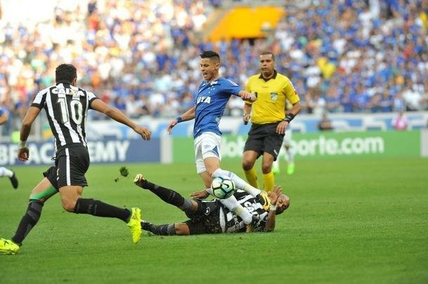Imagens do jogo entre Cruzeiro e Botafogo, pela 19 rodada do Brasileiro, no Mineiro
