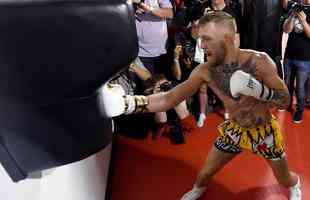 Em preparao para superluta contra Floyd Mayweather, Conor McGregor em treino aberto  imprensa no Centro do UFC, em Las Vegas