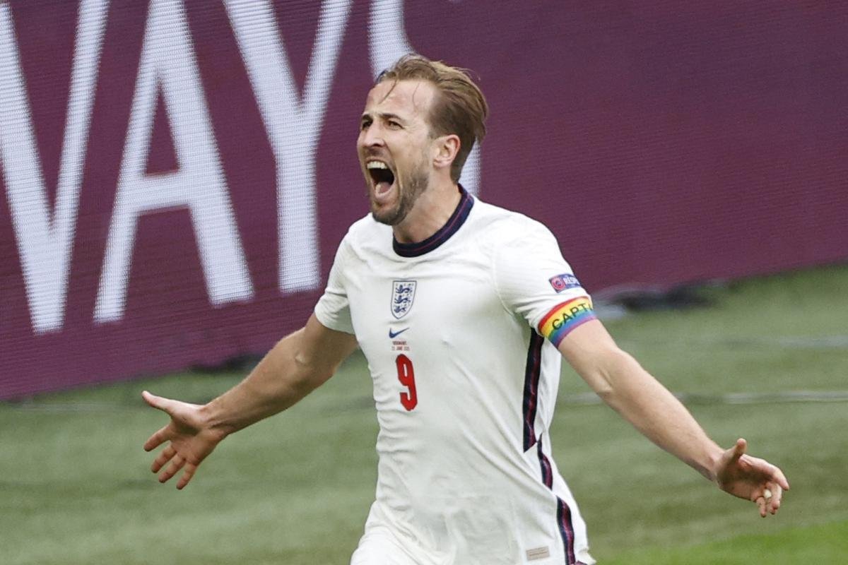 Fotos do gol de Harry Kane, da Inglaterra, sobre a Alemanha, em Wembley. Ingleses venceram por 2 a 0 e avanaram s quartas de final da Eurocopa