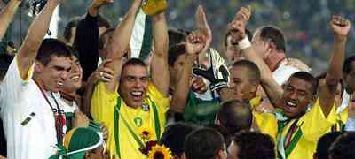 Da desconfiança ao título: 20 anos do pentacampeonato mundial do Brasil
