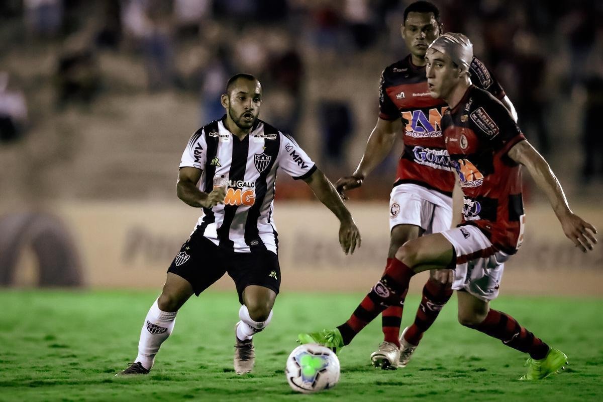Atltico empatou com o Campinense e avanou na competio