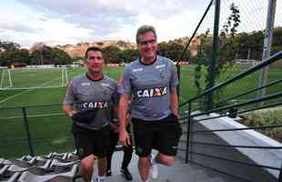 O tcnico Oswaldo de Oliveira foi apresentado na tarde desta tera-feira e, em seguida, comandou treino na Cidade do Galo