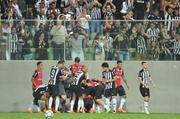 Galo virou no segundo tempo com gols de Rger Guedes e Luan. 