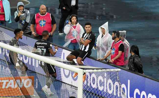 Lus Henrique comemora o gol que abriu o placar na vitria do Botafogo contra o Vasco