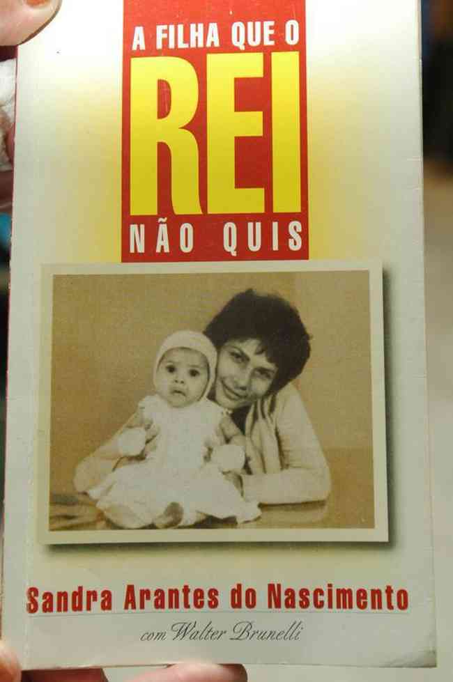 Devido à rejeição de Pelé, Sandra Regina Arantes do Nascimento publicou este livro, no qual conta sua história. Ela foi reconhecida como filha em 1991, mas nunca teve convivência com o pai.