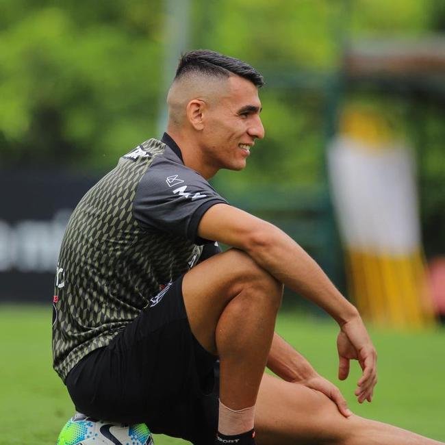 JUNIOR ALONSO - Ex-Boca Juniors, zagueiro paraguaio foi contratado por R$ 18 milhes.