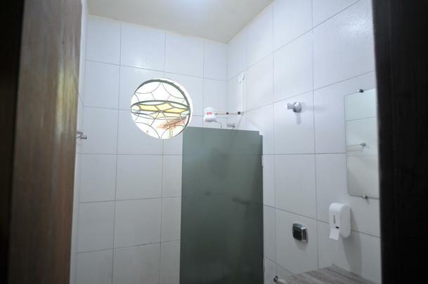 Amrica abriu Casa do Atleta, alojamento que recebe jovens das categorias de base do clube no Centro de Treinamento Lanna Drumond. Local abriga 60 jogadores. Segundo direo, contineres eram utilizados para receber atletas em perodo de testes, mas j esto desativados. Por falta de alvars da prefeitura de Contagem e laudo do Corpo de Bombeiros, Amrica realocou garotos em hotel de Belo Horizonte at regularizao do CT.