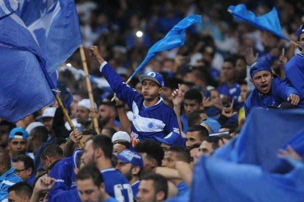 Cruzeiro voltou para o tudo ou nada no segundo tempo e chegou ao empate aos 13 minutos, com gol de cabea de Thiago Neves, aps assistncia de Ariel Cabral