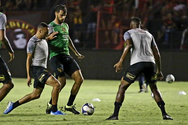 Foi sofrido, foi suado, mas o Sport voltou  Srie A. Depois de sair perdendo a partida diante da Ponte Preta, o Leo virou o jogo com dois gols de Guilherme, artilheiro da Segunda Diviso, com 17 gols e sacramentou o acesso na ltima partida em seu reduto no ano