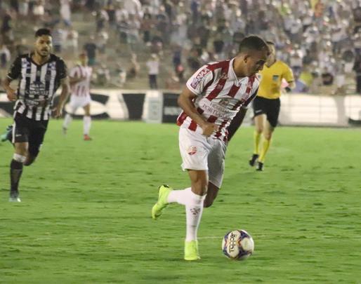 Primeiro uniforme do Náutico, com as duas cores tradicionais do Timbu