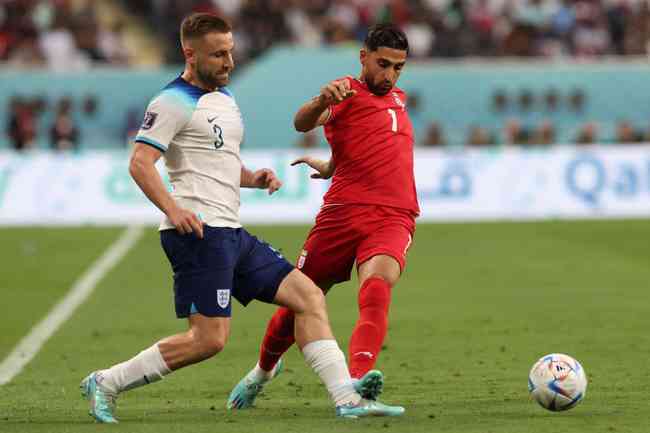 GOLEIRO do IRÃ vai a NOCAUTE e é substituído contra a INGLATERRA