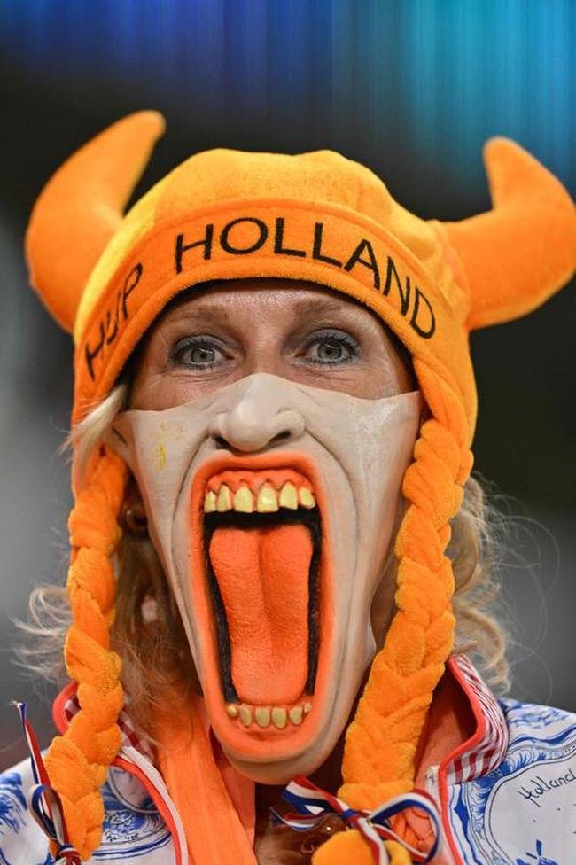 Fotos dos torcedores de Senegal e Holanda durante jogo pelo Grupo A da Copa do Mundo.