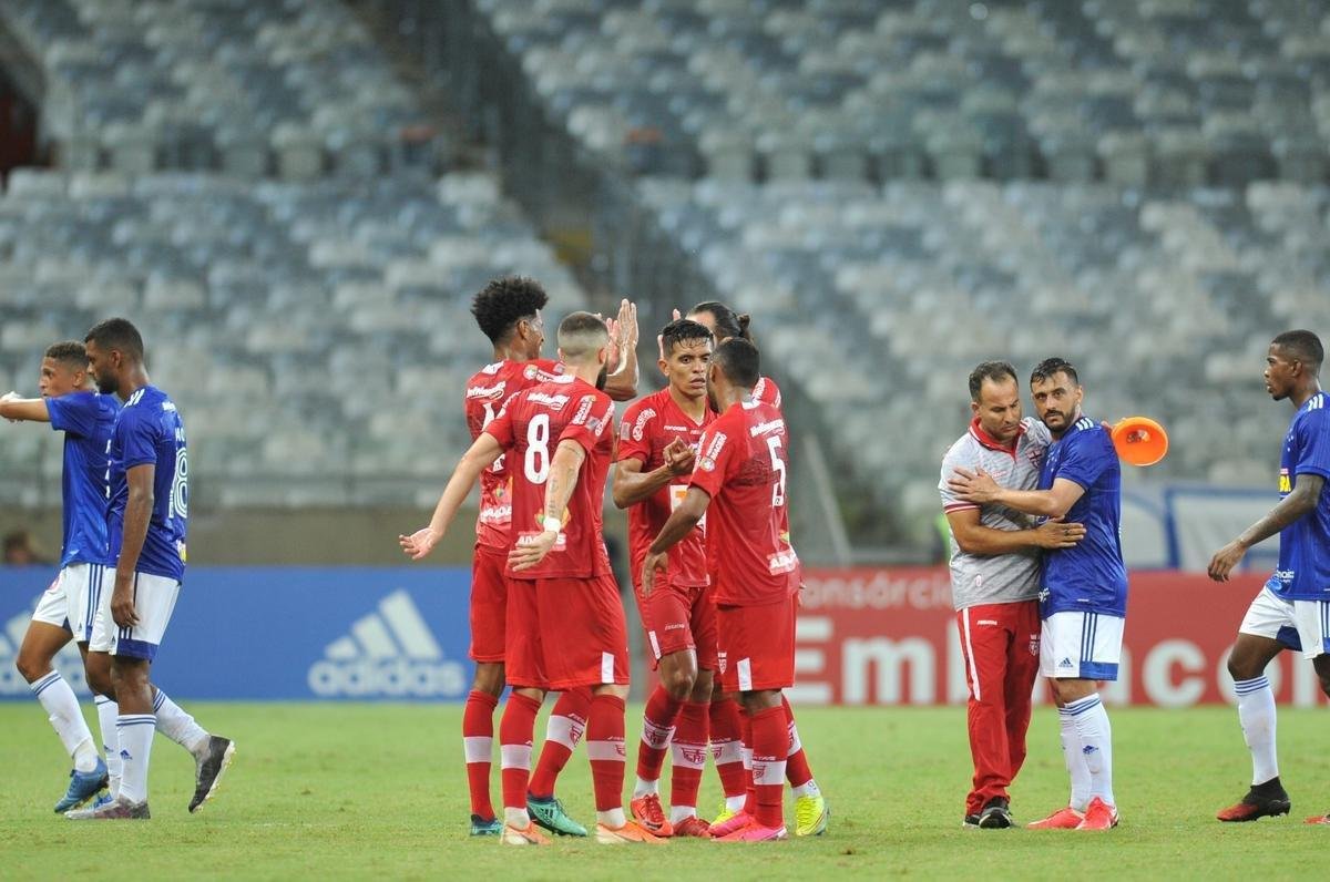 Revs por 2 a 0 para o CRB frustrou torcida do Cruzeiro no Mineiro