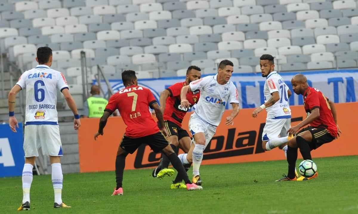 Imagens da partida entre Cruzeiro e Sport, duelo vlido pela 21 rodada da Srie A do Campeonato Brasileiro