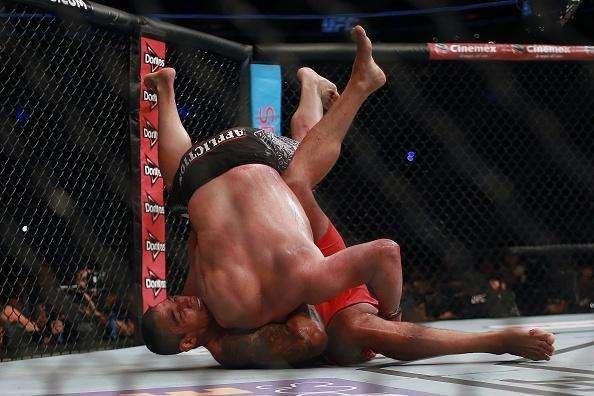 Fotos da vitória arrasadora de Fabrício Werdum sobre Cain Velasquez