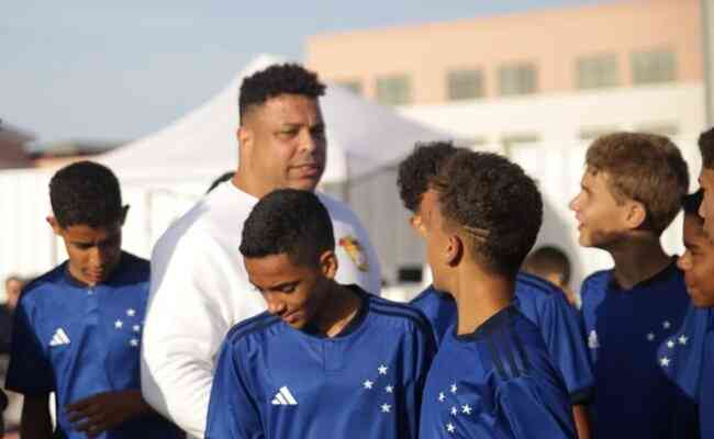 Ronaldo acompanha de perto excurso do Cruzeiro a Dubai