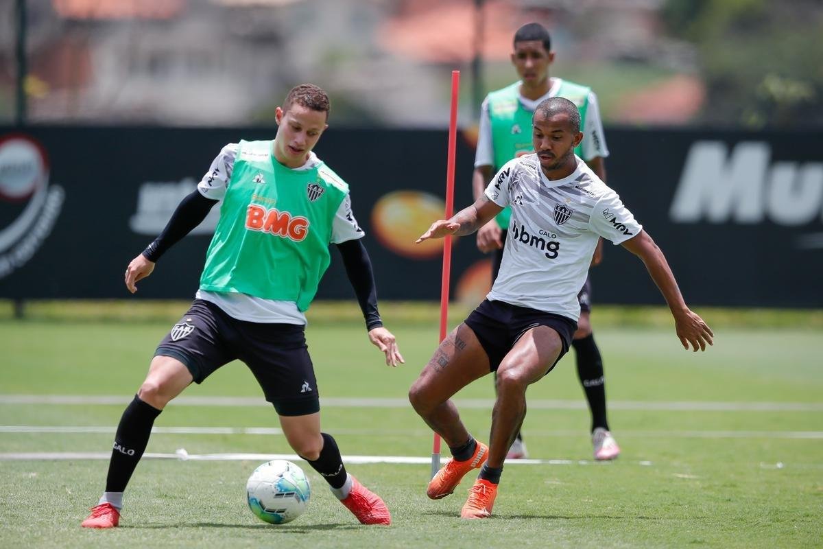Aps polmica balada, Dylan e Marrony participam normalmente do treino na Cidade do Galo