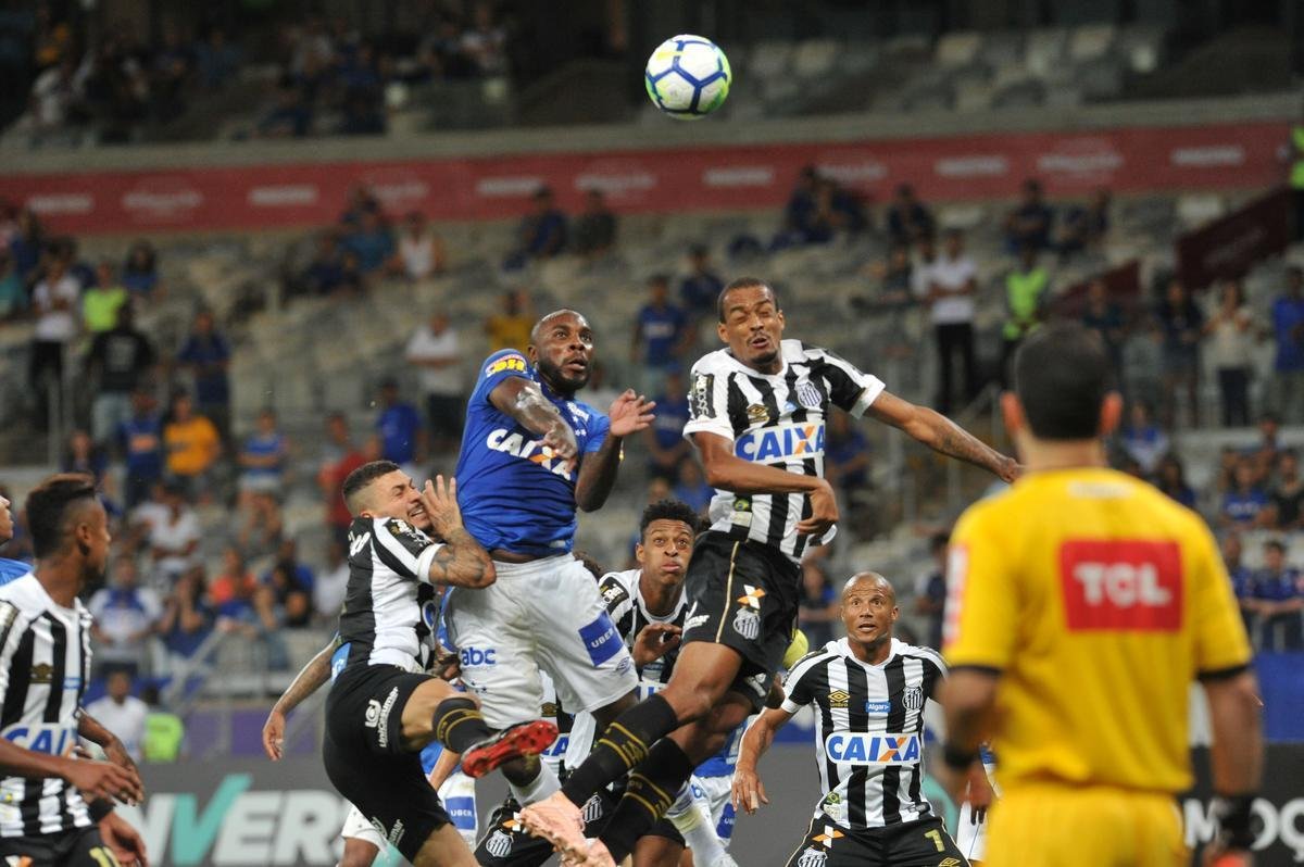 Manoel - de acordo com o Transfermarkt, o zagueiro de 28 anos tem potencial para ser negociado por no mnimo 2 milhes de euros (R$ 8,8 milhes). Vale lembrar que em dezembro de 2016 o clube no quis vend-lo ao Besiktas, da Turquia, por 14 milhes de reais. O Cruzeiro detm 30% dos direitos econmicos de Manoel, que foi reserva em 2018 e disputou apenas 23 dos 74 jogos da equipe.