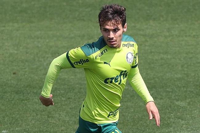 Raphael Veiga foi poupado por Abel Ferreira no Corinthians x Palmeiras
