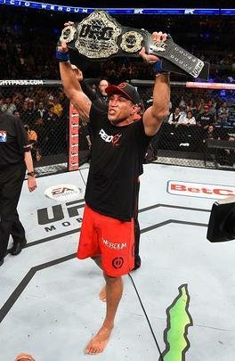 Fotos da vitória arrasadora de Fabrício Werdum sobre Cain Velasquez