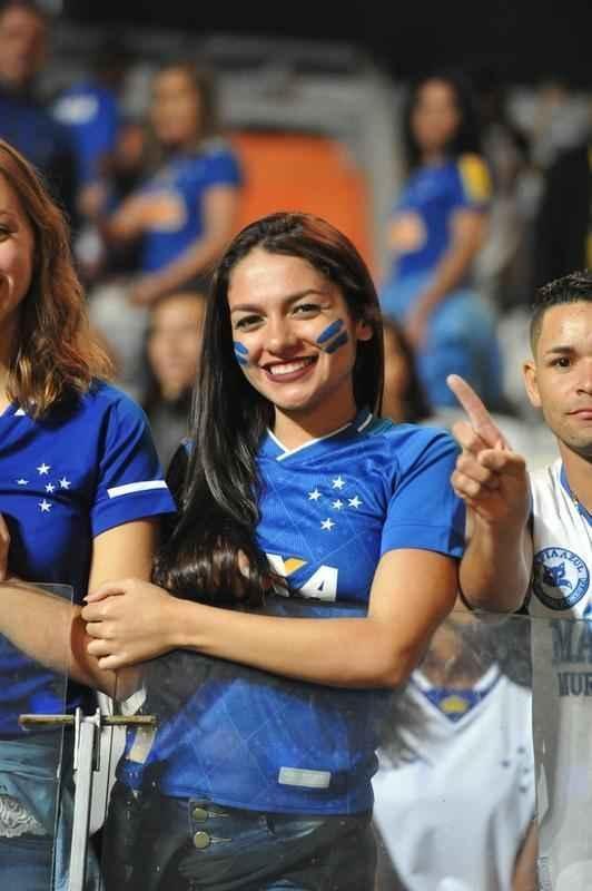 Chegada das torcidas de Cruzeiro e Grmio ao Mineiro para a semifinal da Copa do Brasil